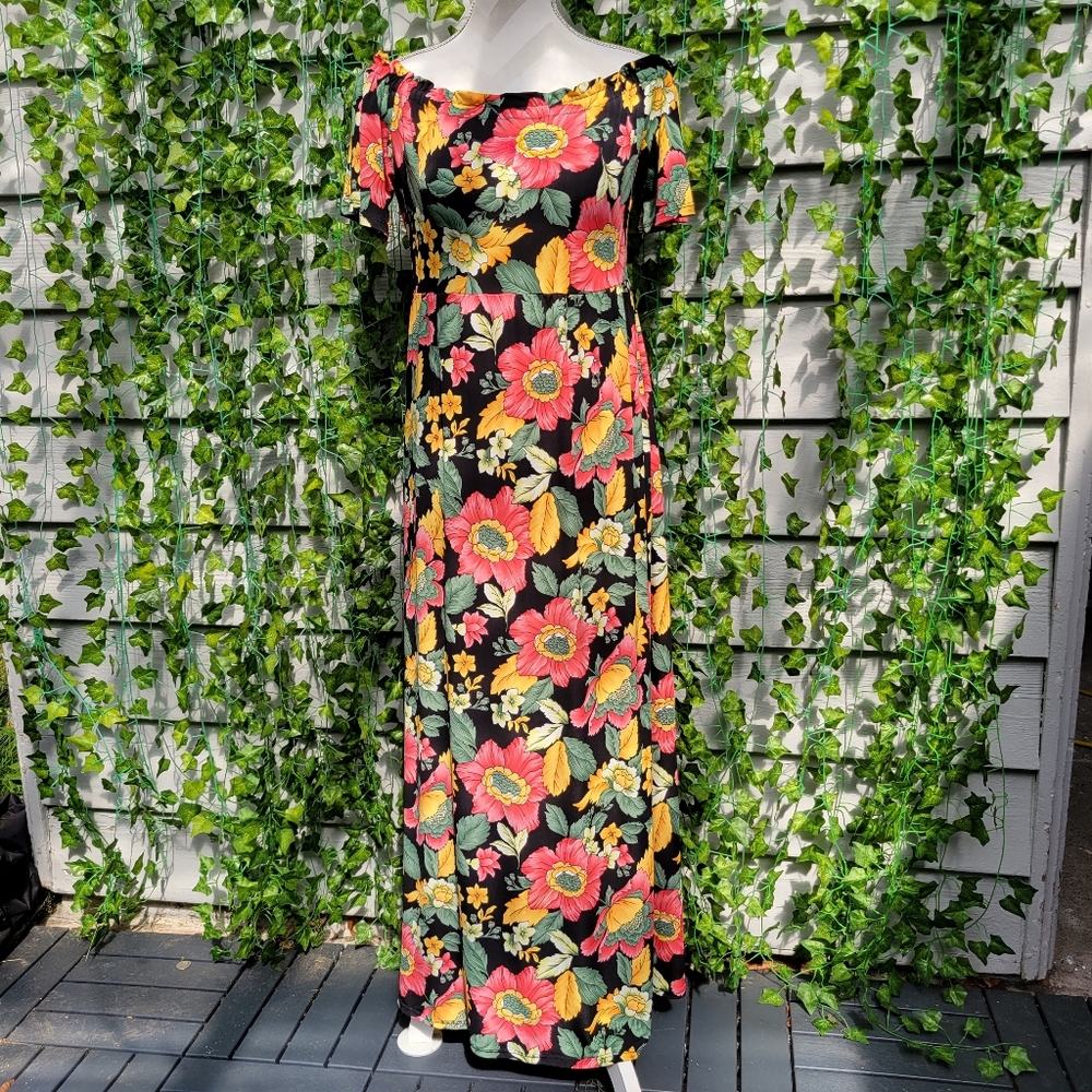 HOPELY Floral Shortsleeve Maxi Dress Size S